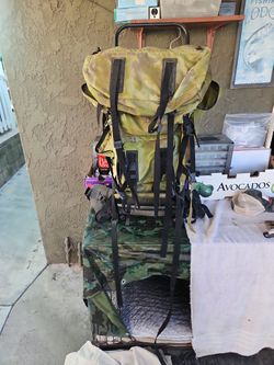 Cabela's Large Metal Frame Hunting/hiking Backpack