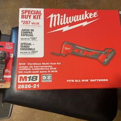 NiB Milwaukee Multi-tool with hardwood Blades