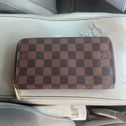 Louis Vuitton Zippy Wallet 