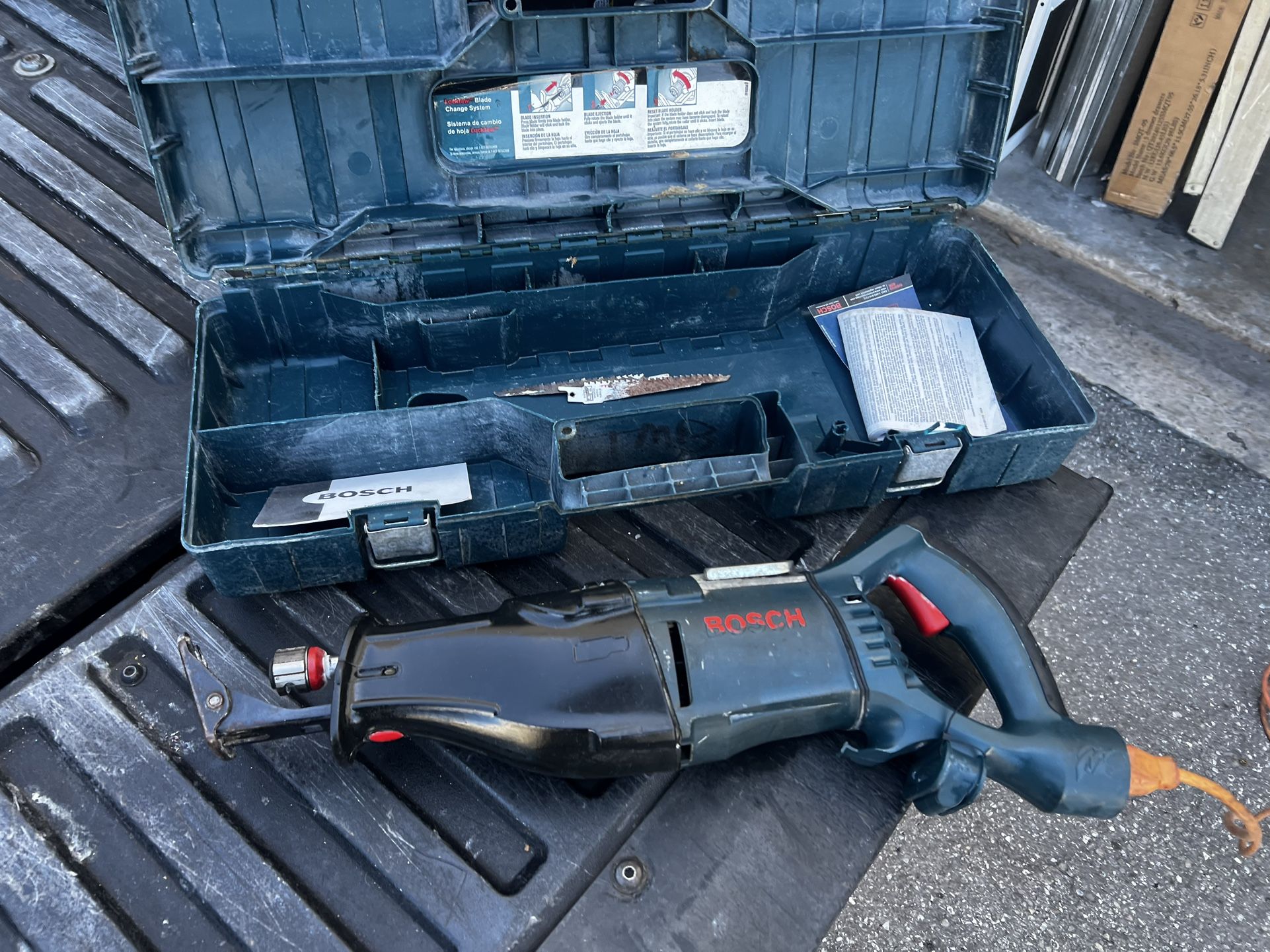 Bosch RS20 Corded Reciprocating Saw With Case, works great!