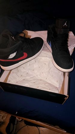 Jordan 1 Mid
Multi-Color Swoosh Black