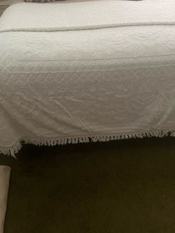 White Chenille bedspread- Queen