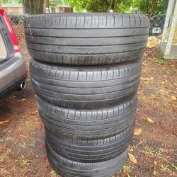 Set of 5 Michelin tires
235/65R18