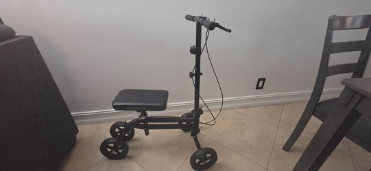 Knee scooter
