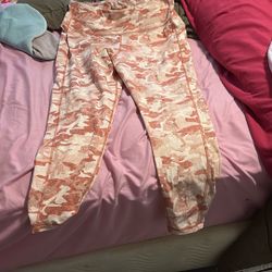 Wonderly Studio Pink Camo Leggings