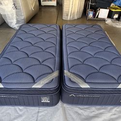 Dreamcloud Luxe Memory Foam Split King Mattress