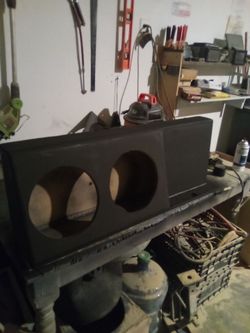 Dual 12-in subwoofer box