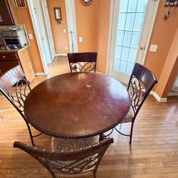 Ashley Alyssa dinning set with 4 chairs- Excellent condition! 