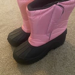 Big kids SZ 6 Snow Boots