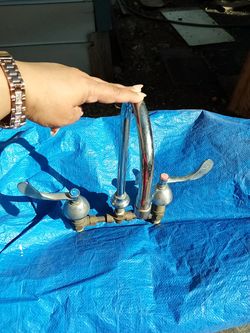 REDUCED* Gently Used - Vanity ADA faucet