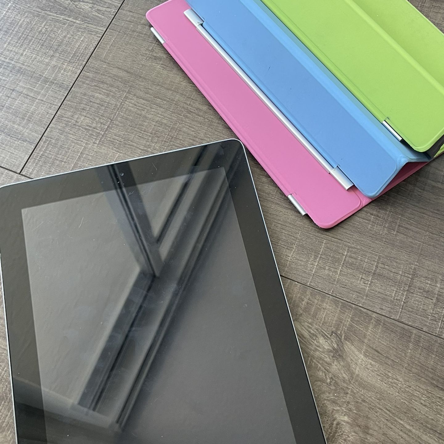 Apple IPad 3rd Generation 16 GB Bundle