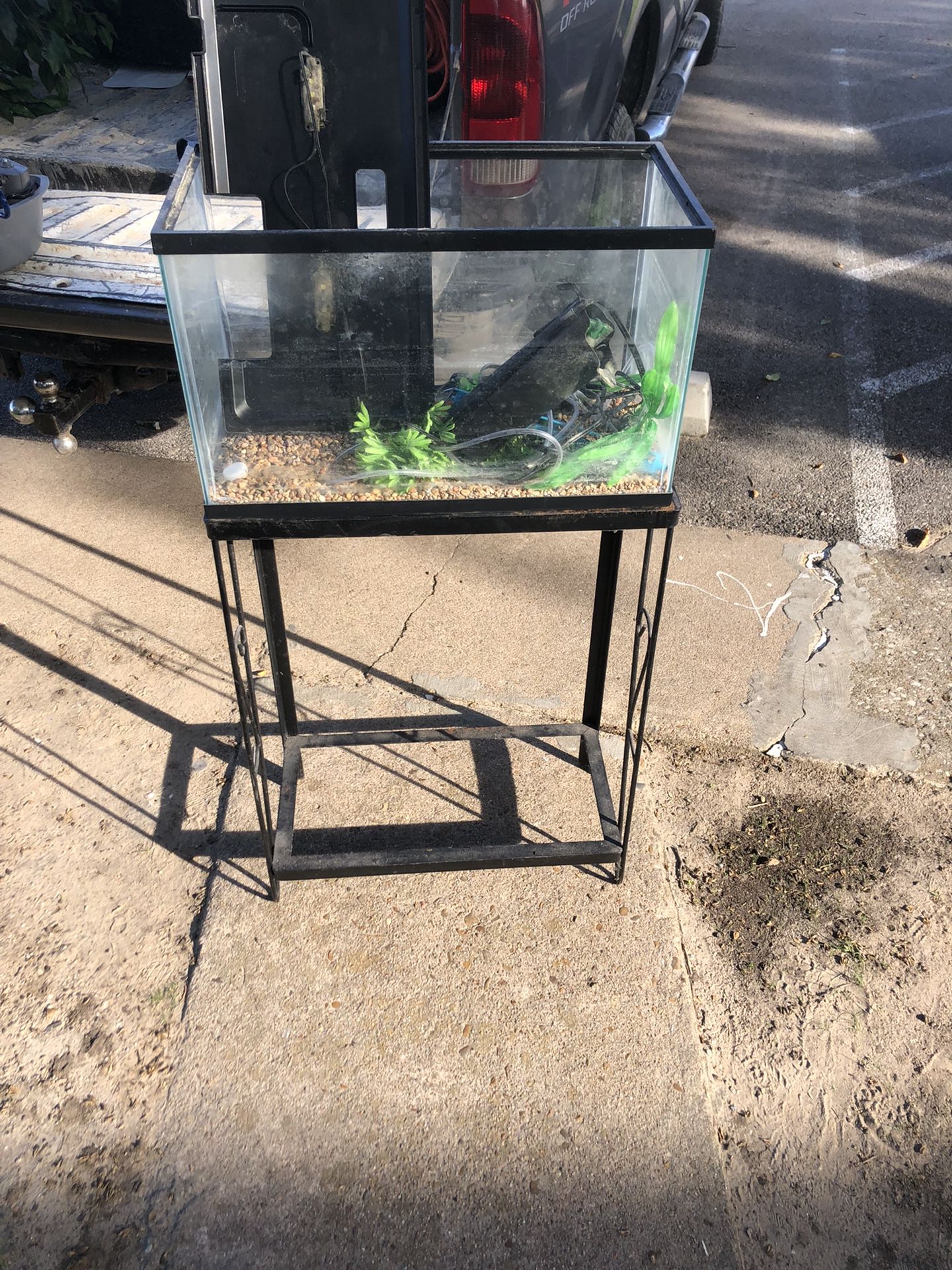 Fish tank and fish tank stand