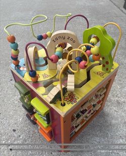 Battat WOODEN ACTIVITY CUBE
