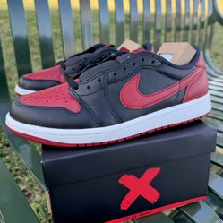 Jordan 1 Retro - BANNED Low Size 8