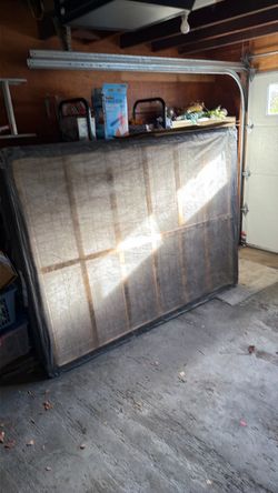 Queen box spring (new)