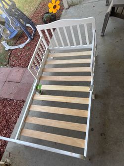 Toddler bed