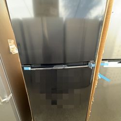 Element Top Freezer Refrigerator in Black