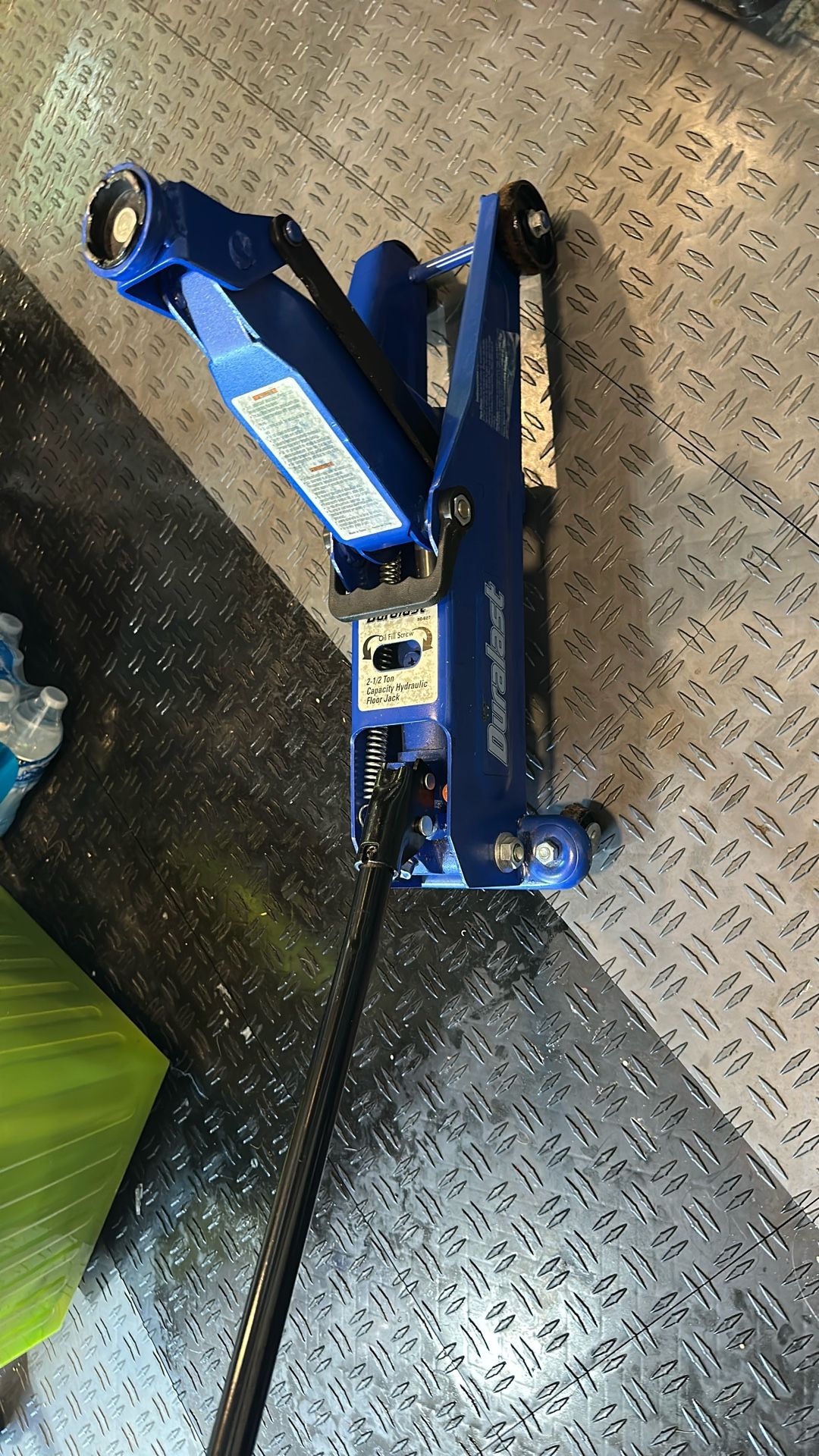 Duralast Hydraulic Carjack 2-1/2 TON In The Case.