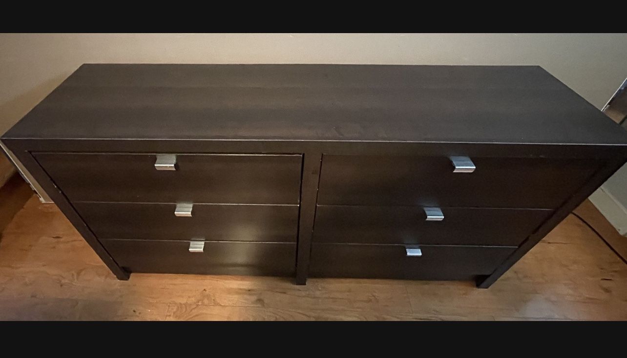 A nice Dresser.
