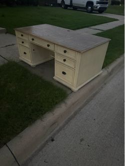 !curb alert! Free desk