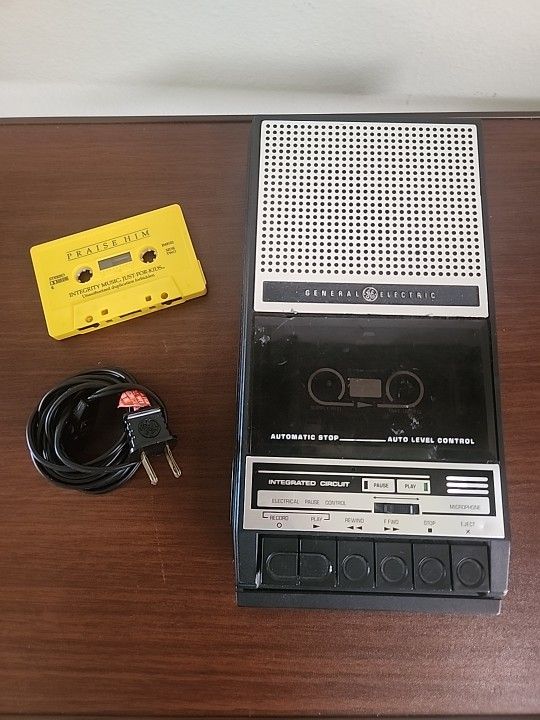 general electric cassette player TESTED and WORKING READ DESCRIPTION.