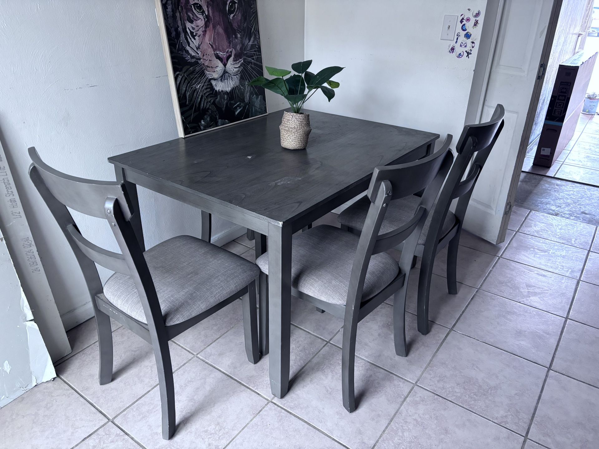 Dinning Room Table And Chairs
