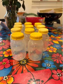 11 Medela Reusable Breast Milk / Puree Bottles