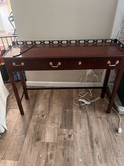 Vintage desk  great for painting