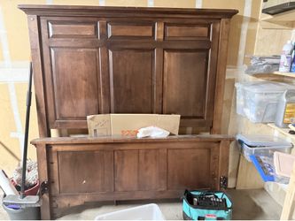 Queen Bed Maple wood frame