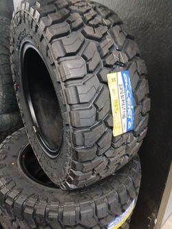New set of tires 33 12.5018 Accelera rt