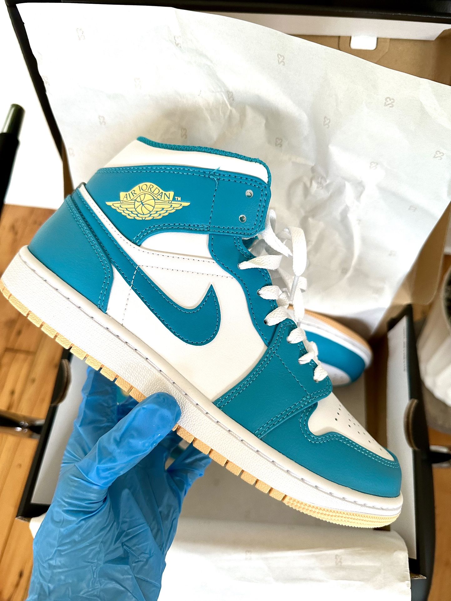 AIR JORDAN 1 MID | SIZE 8.5