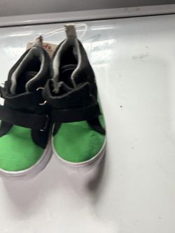 Toddler boys shoe size 7c