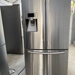 Samsung beautiful stainless steel refrigerator looks like new French door everything works perfectly first come first served 