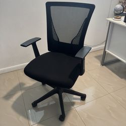 Black Mesh Ergonomic Office Chair