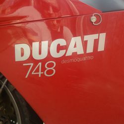 Ducati 748 Desmoquattro