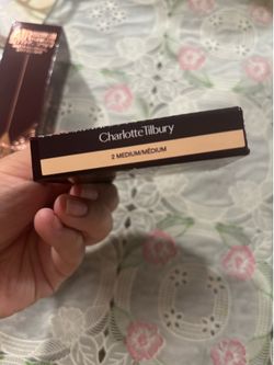 Charlotte Tilbury Airbrush Flawless Setting Spray and airbrush flawless finish.