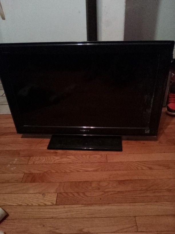 32" Sony Bravia TV Works Great