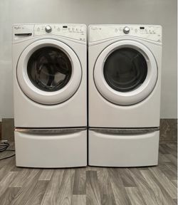 Whirlpool washer and dryer laundry set