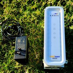 ARRIS (SB8200) - Cable Modem - Fast DOCSIS 3.1 32x8 Gigabit Cable Modem 