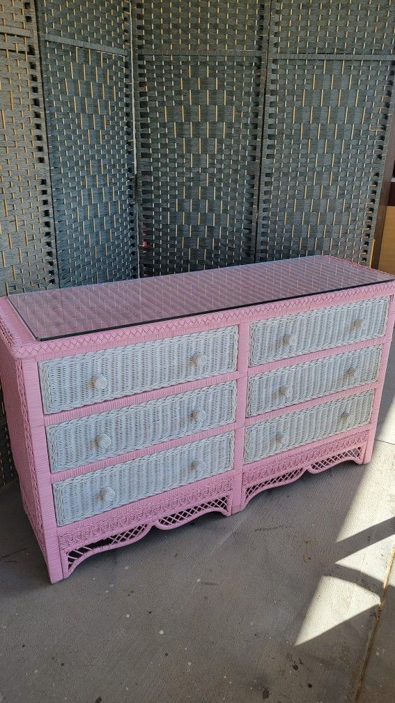 NICE WICKER 6 DRAWERS LONG DRESSER