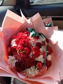 Buchon Flower Arrangement 25 Roses 50/ 50 Roses 110/75roses 160/100 Roses 220
