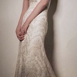 400$ 2 Wedding Dresses, Veil, Clutch And Shoes