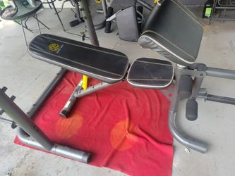 SQUAT RACK AND ADJUSTABLE BENCH COMBO  LEG EXTENSION PREACHER PAD ATTACHED CURL BAR  RACK HAS SAFETY HOOKS PLATE HOLDER
11525 S HALSTED/7111.S WESTERN