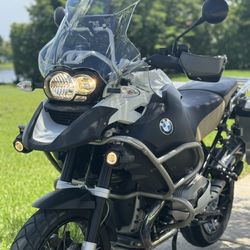 Motorcycle BMW GS 1200    