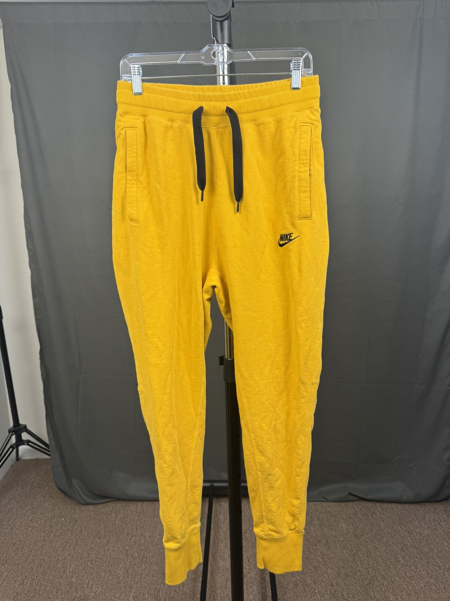 Nike Club Fleece Joggers – Yellow/Gold – Size S Tall – New