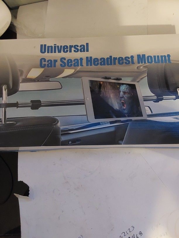 Universal Car Seat Headrest Mount- Black (41)