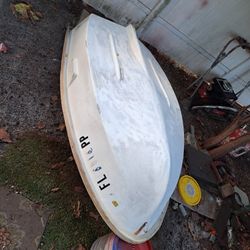 Boat 5 Feet fiberglass Con Titulo