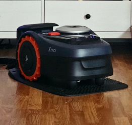 ROBOT SEGWAY LAWNMOWER 