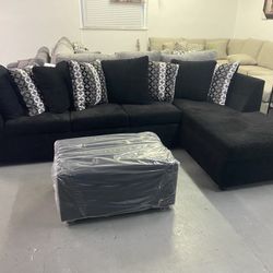 Black Sectional With Designed Pillows ¡¡NEW IN STOCK!!