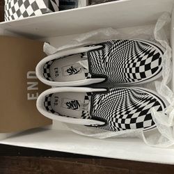 VANS X END SZ 9 